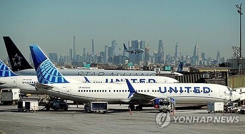 미 뉴어크 공항의 유나이티드항공 여객기