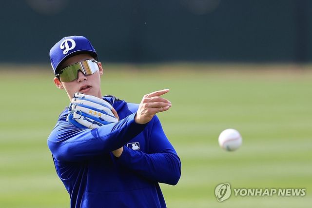 캐치볼하는 김혜성