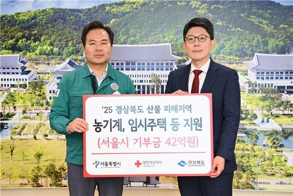 김병민 서울시 정무부시장(우), 김학홍 경상북도 행정부지사(좌)