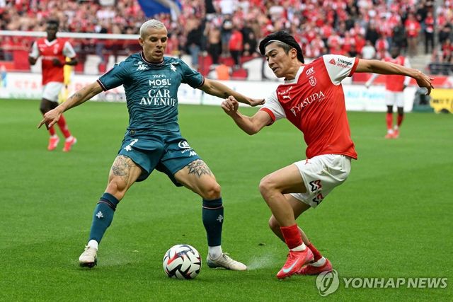 랭스와 메스의 경기 장면.