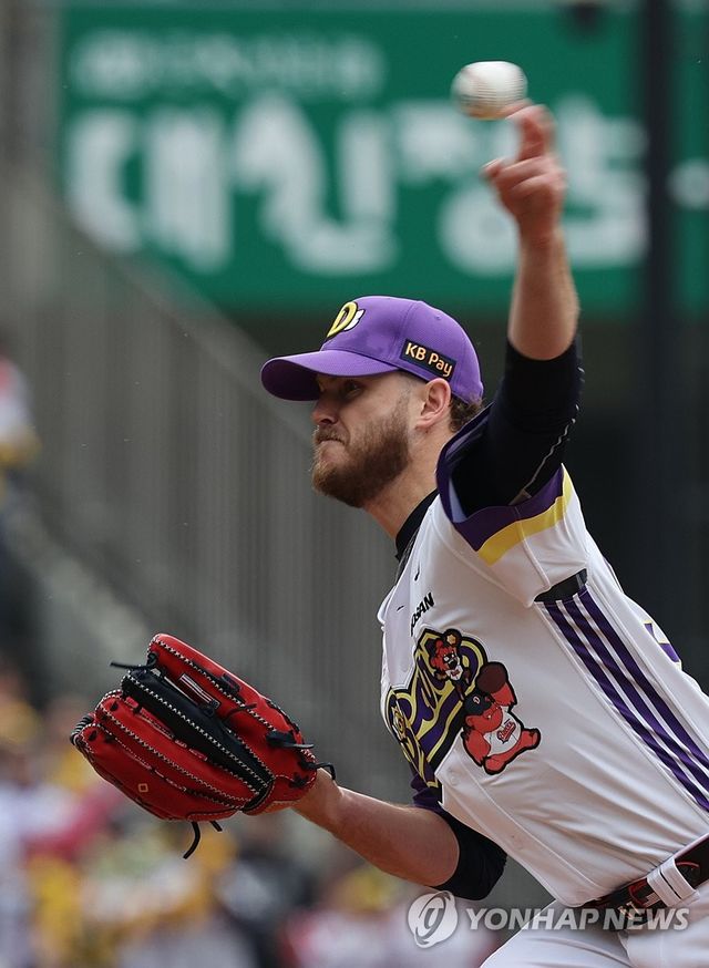 역투하는 콜어빈