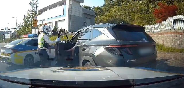 음주 도주 차량 검거하는 원주경찰