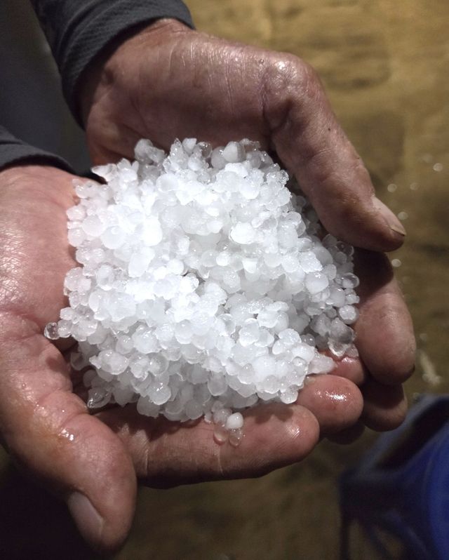 영동군 황간면에 쏟아진 우박