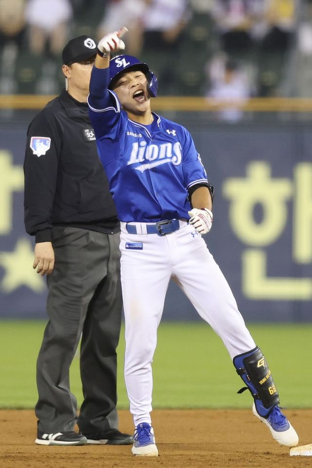 8회초 2타점 적시타를 날린 삼성 양도근