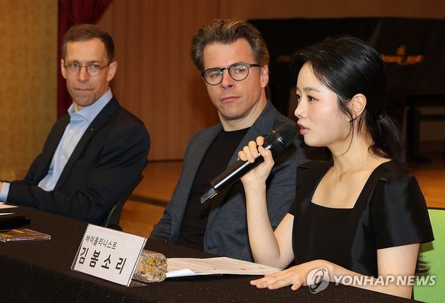 인사말하는 김봄소리