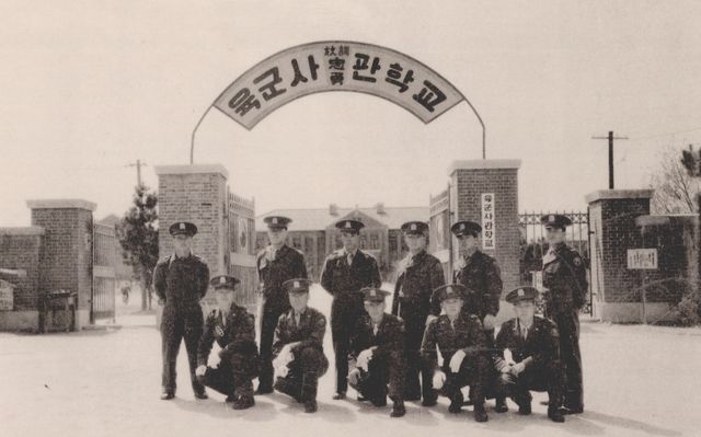 육군사관학교 생도 1기 졸업앨범 사진