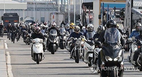 퇴근하는 현대차 울산공장 직원들 