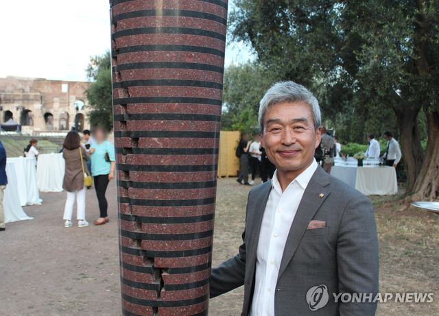 2024년 6월 로마에서 전시회 당시의 박은선 조각가