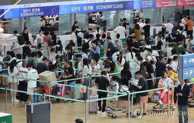 휴가철 맞은 인천공항