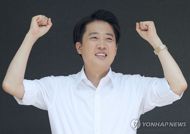 경의선숲길공원서 유세하는 이준석 후보