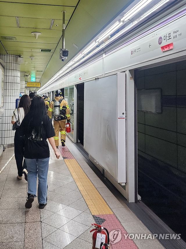 지하철 5호선 방화 추정 화재로 승객 대피