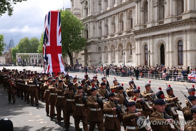2차대전 승전 기념일 런던의 영국군 행진