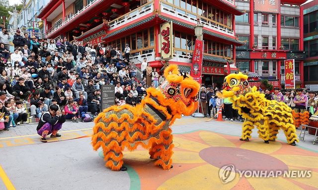 인천 차이나타운 사자춤 공연