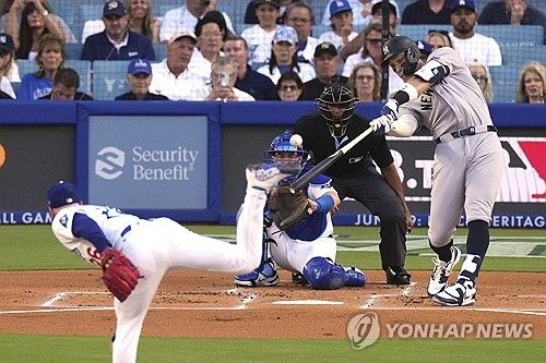 1회초 솔로홈런을 날린 에런 저지