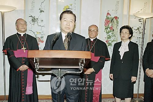 궁정동 교황대사관 찾아간 김대중