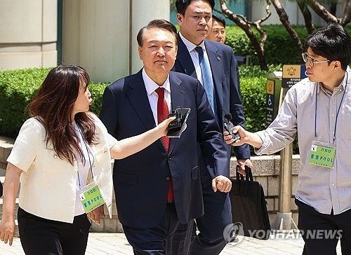 5차 오전 공판 마친 윤 전 대통령