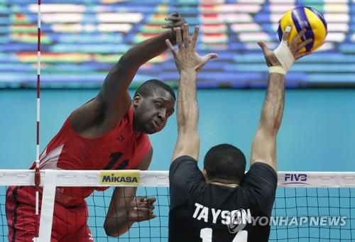 캐나다 대표팀 시절의 에번스(왼쪽)