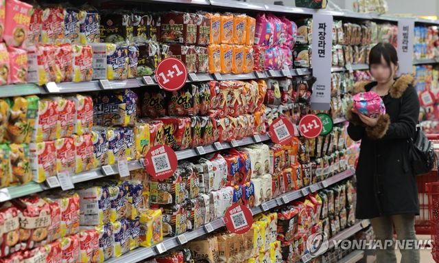 내수소비 침체에 식품기업 국내 매출 '정체 양상' - 2