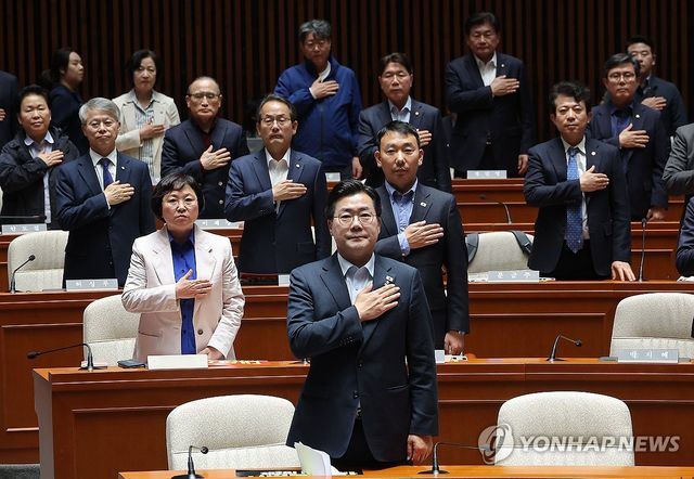 주말 긴급 의원총회 연 더불어민주당