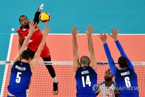 쿠바 대표팀 시절의 헤수스 에레라(왼쪽)