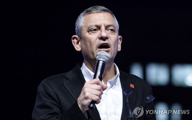 외즈귀르 외젤 CHP 대표