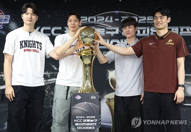 프로농구 챔피언결정전 미디어데이 기념촬영하는 선수들