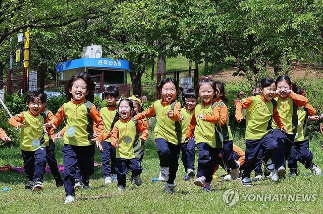 아이 앞에선 가급적 술 마시지 마세요!