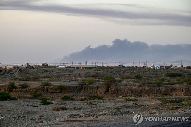 포트수단 비행장에서 연기