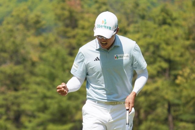 18번 홀 버디 후 기뻐하는 문도엽