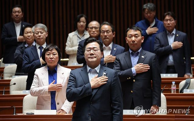 주말 긴급 의원총회 연 더불어민주당