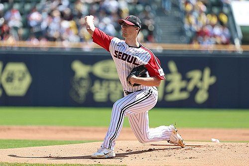 역투하는 코엔 윈