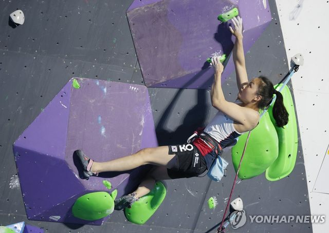 리드 종목 경기를 치르는 서채현