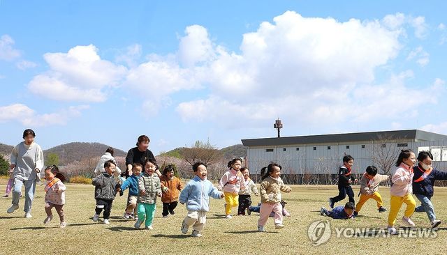 뛰어노는 어린이들 *기사와 관련이 없는 자료사진입니다.