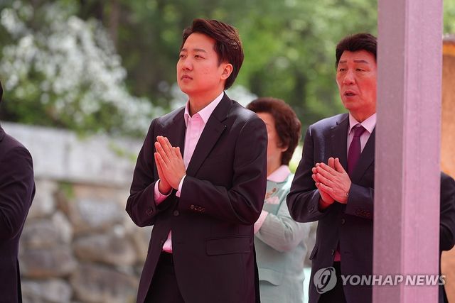 대구 동화사 방문한 이준석 대선 후보