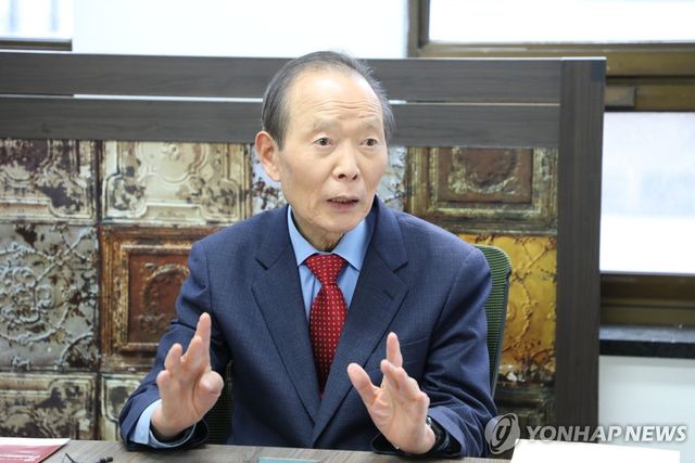 2024년 1월 서울 여의도 신문명정책연구원에서 연합뉴스와 인터뷰 중인 당시 장기표 원장