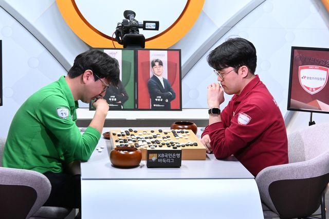 3국에서 박민규(오른쪽)가 박영훈을 꺾고 우승을 확정했다.