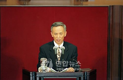 1996년 10월 대정부 질의중인 김홍신 민주당 의원