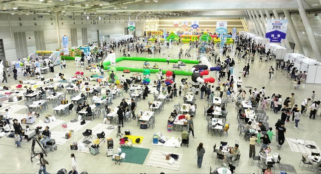 '두산 가족 문화제' 놀이공원으로 변신한 창원컨벤션센터