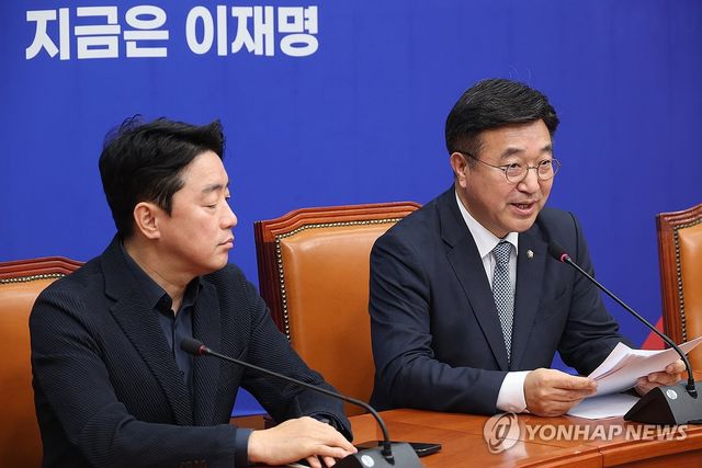 기자간담회 하는 윤호중 총괄선대본부장