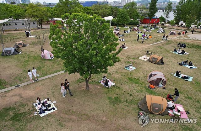 나무 아래 휴식