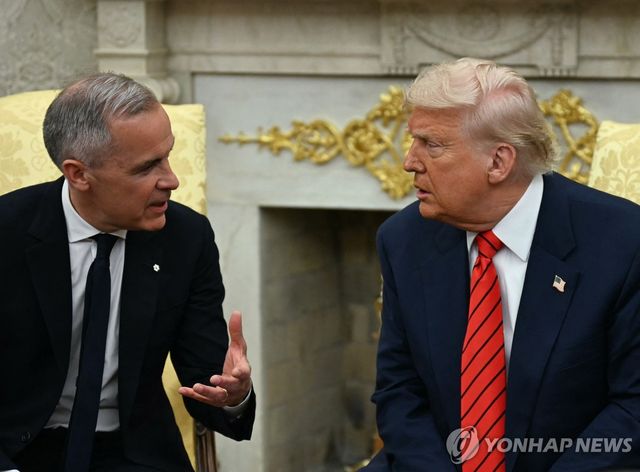 카니 캐나다 총리와 회담하는 트럼프 미국 대통령