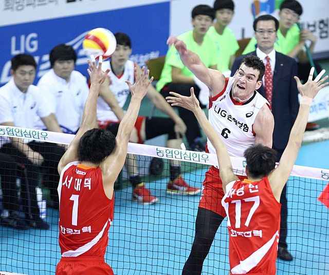 LIG손해보험에서 뛰었던 에드가(오른쪽)