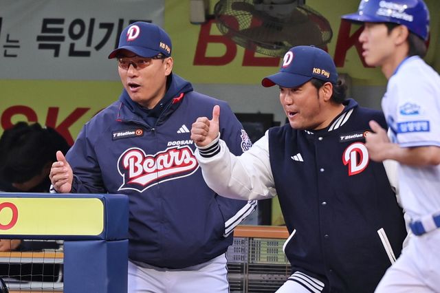 이승엽(왼쪽) 두산 감독과 박석민 타격코치 