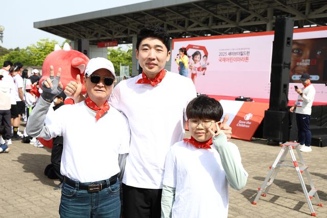 '2025 국제어린이마라톤' 참가한 삼부자