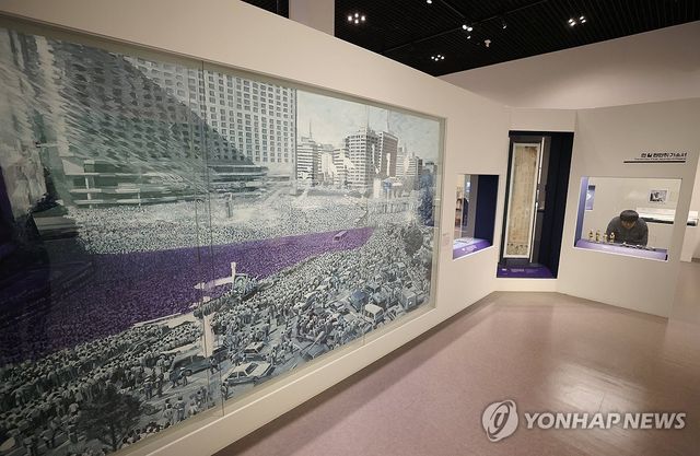 이한열의 장례식 풍경 묘사한 '친구가 보이는 풍경'