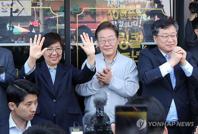 이재명 후보와 함께 진안군 찾은 정은경 선대위원장