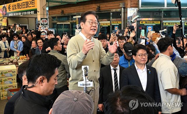증평 장터에서 연설하는 이재명 후보