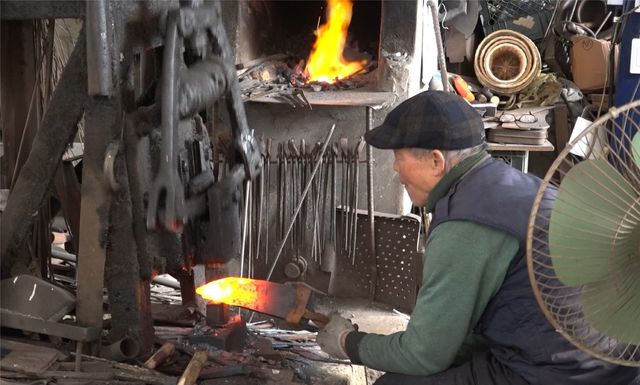 '어느 대장장이의 다짐' 영화 장면