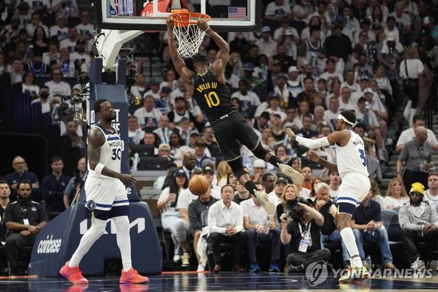 골든스테이트 지미 버틀러의 덩크