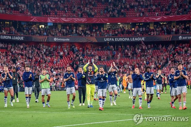 UEL 4강 1차전에서 승리한 맨유